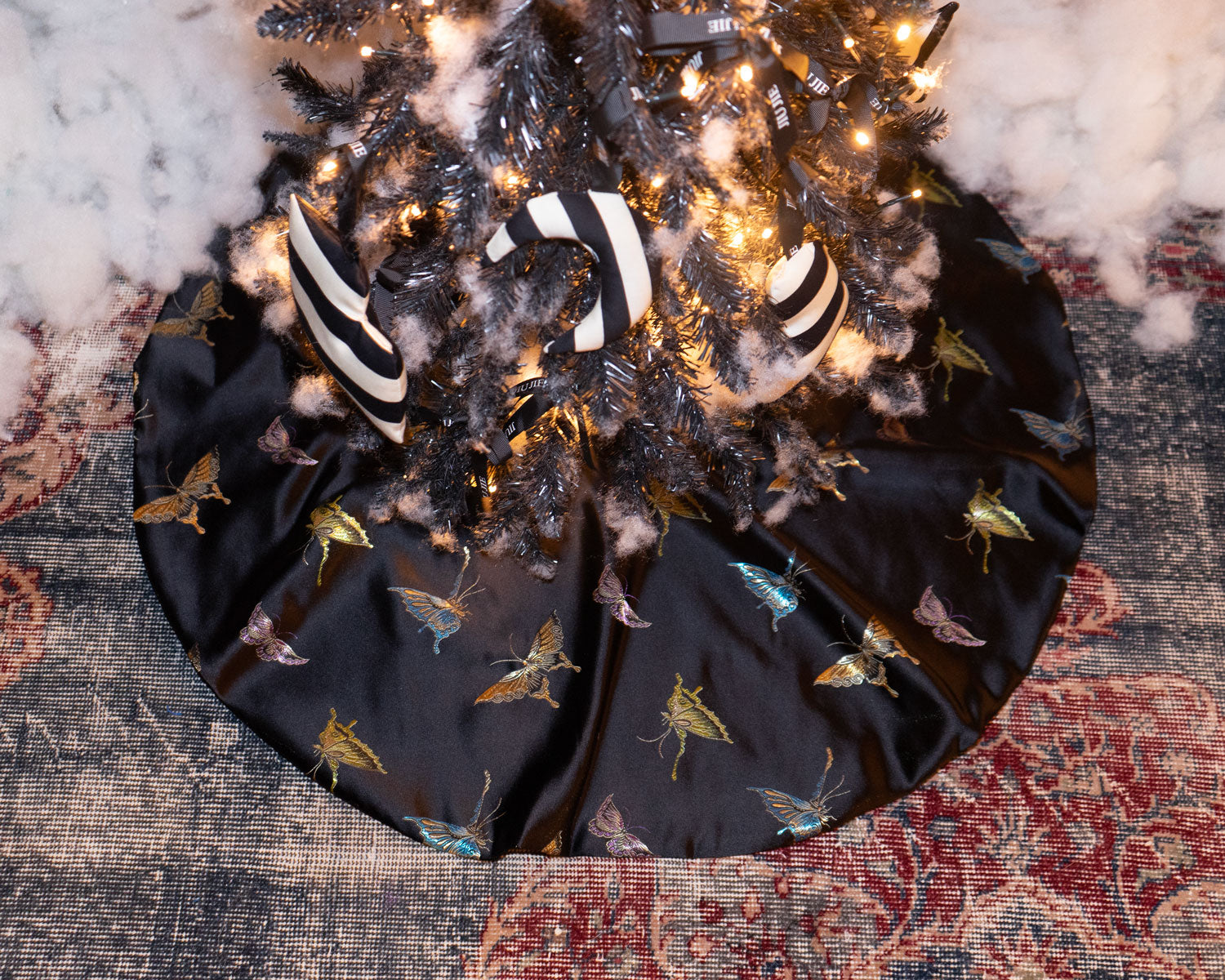 'Dark Romance' Black Holiday Tree Skirt
