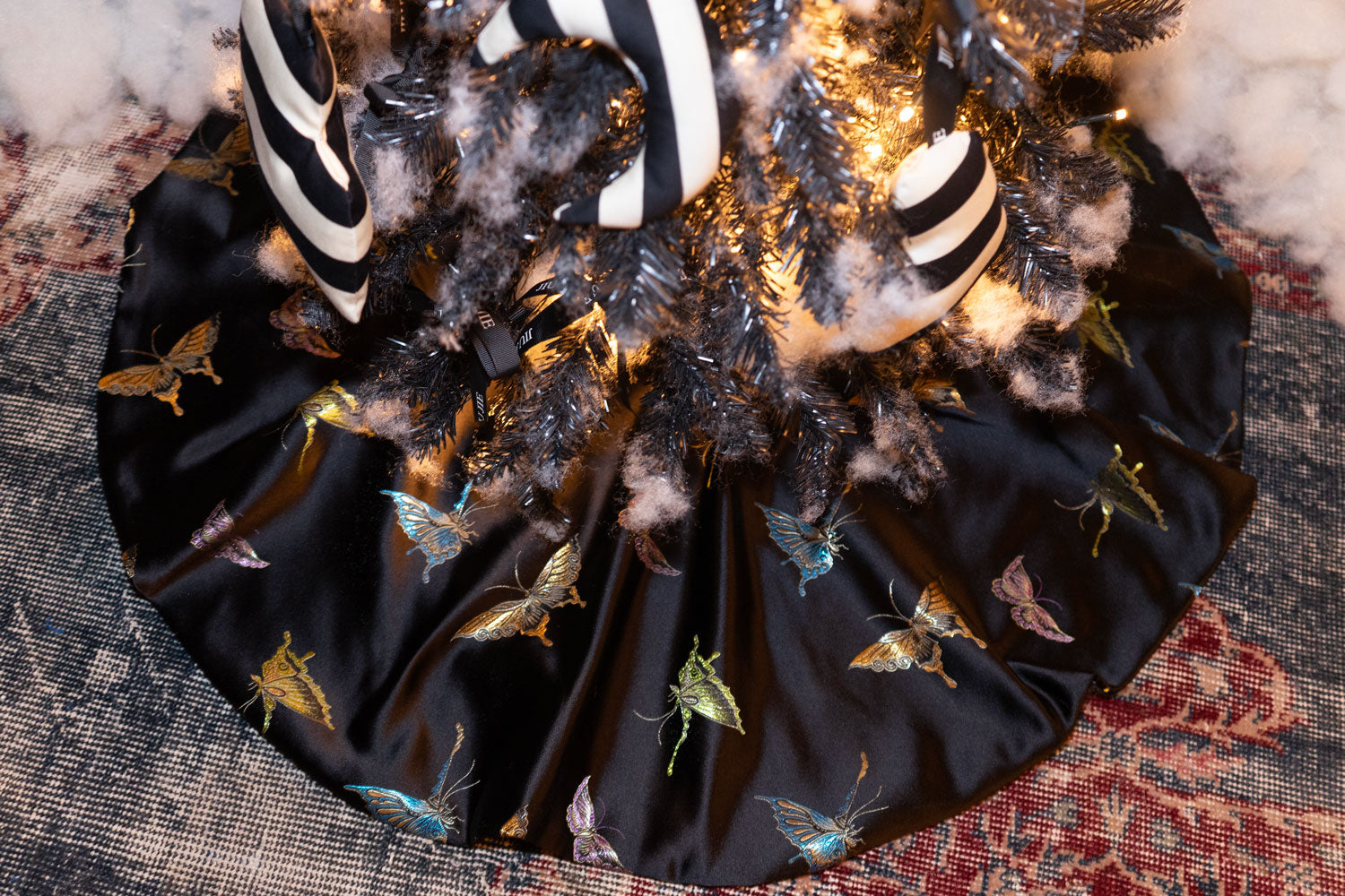 'Dark Romance' Holiday Tree Skirt